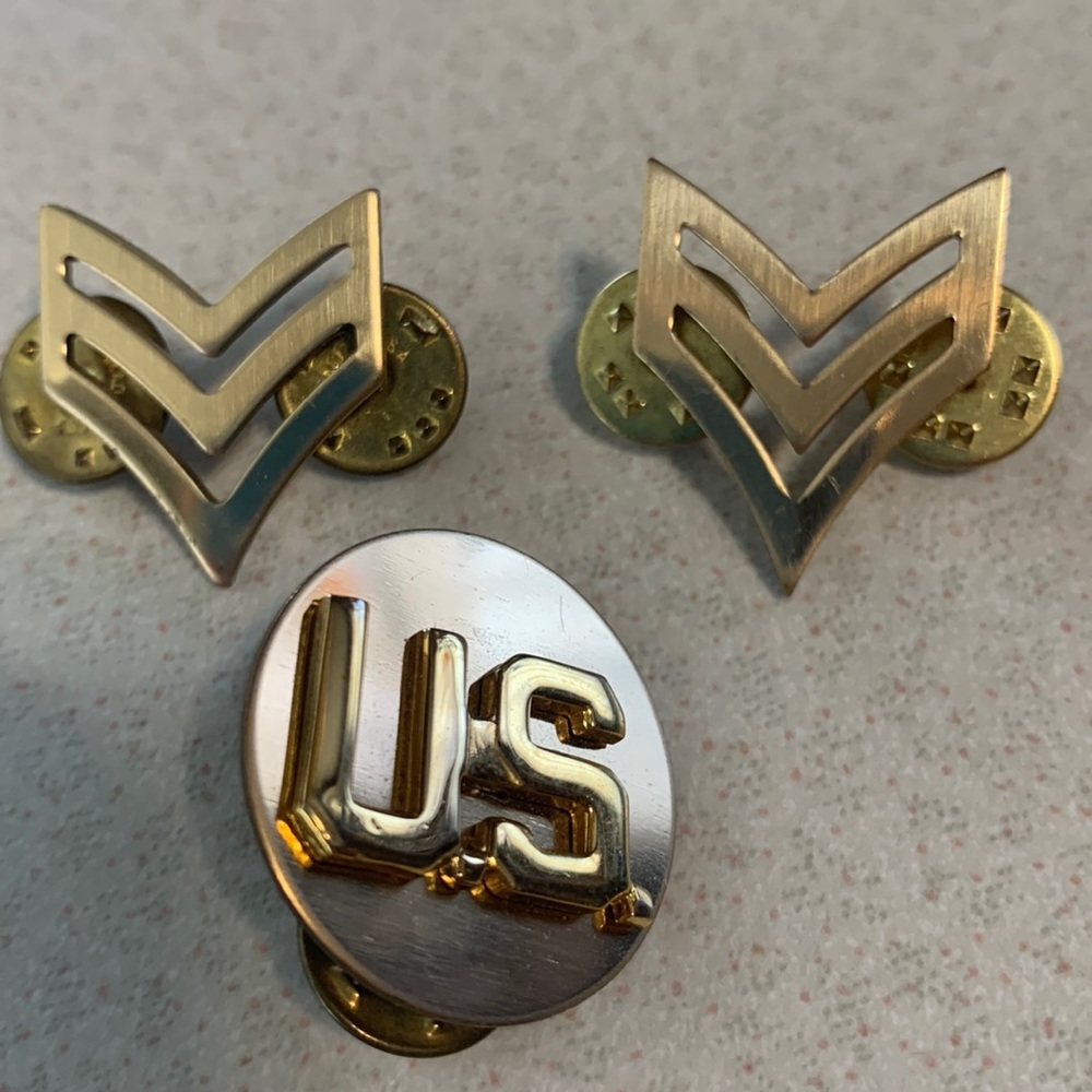 Vintage military pin backs two chevrons and one US (274)